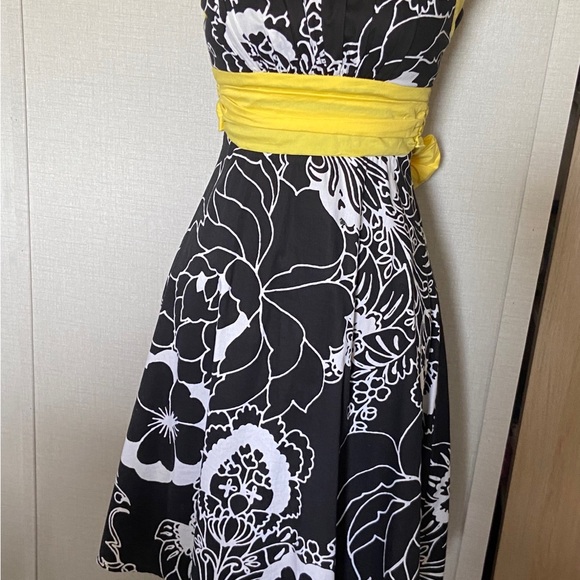 Spring dress - Picture 2 of 7